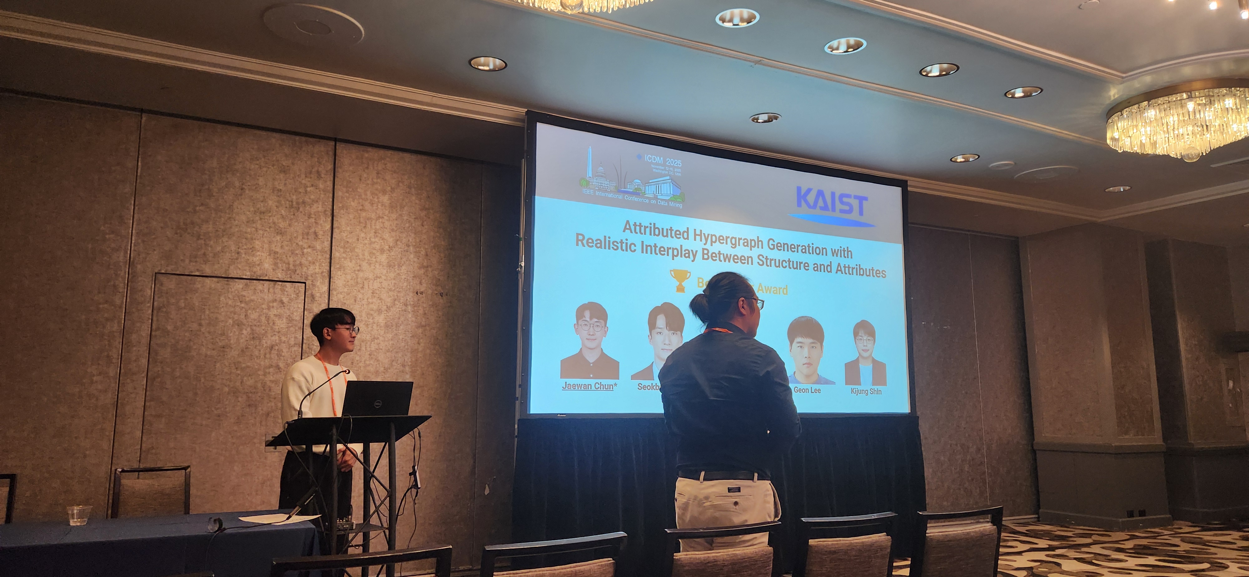 Attributed hypergraph generation best paper award presentation.